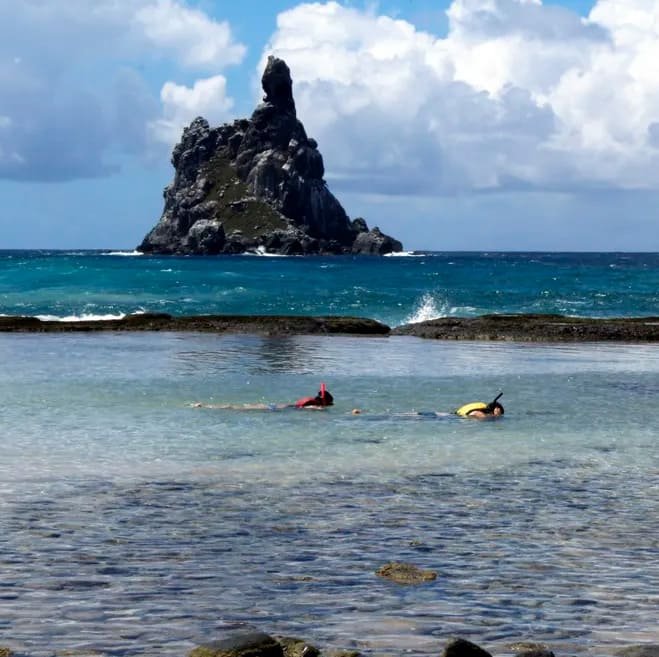 Trilha em Fernando de Noronha