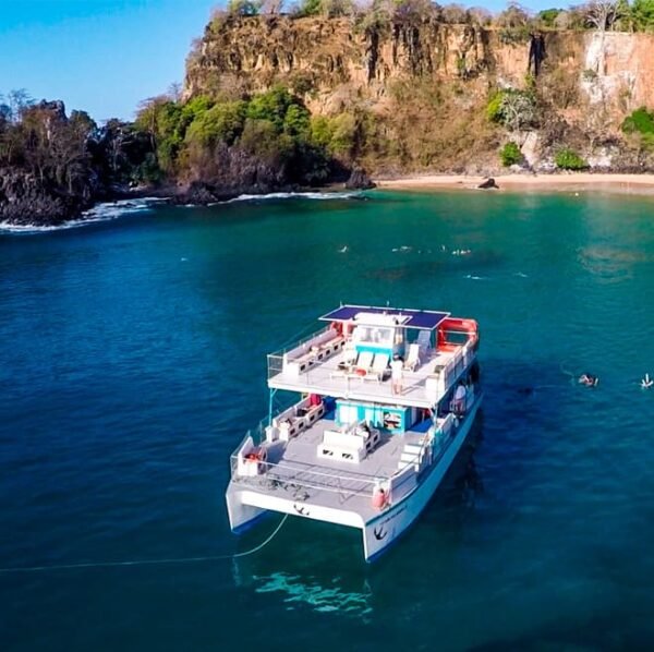 Passeio de barco com almoço incluso