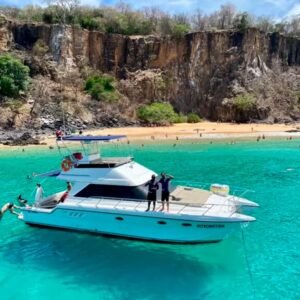 Lanchas privativas em Noronha