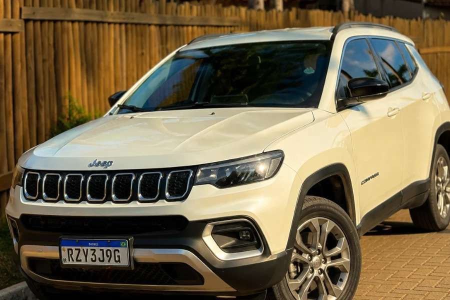 Aluguel de Jeep Compass em Fernando de Noronha - Noronha Total