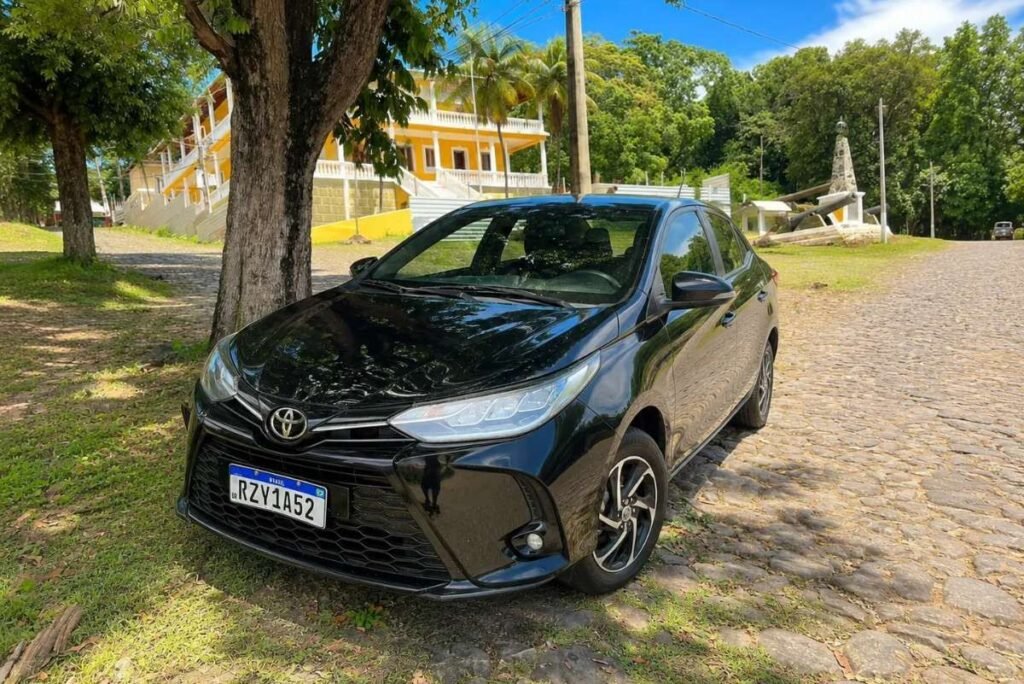 Aluguel de Toyota Yaris Automático em Fernando de Noronha - Noronha Total