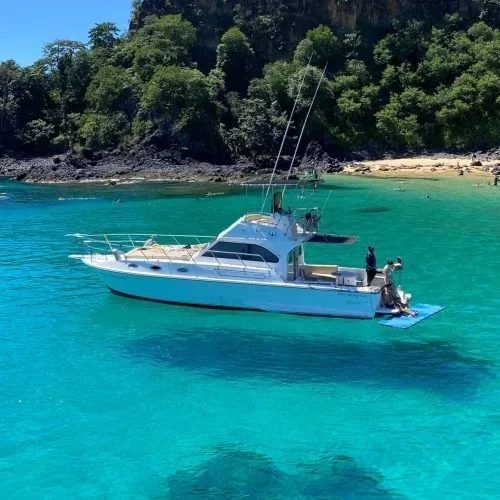 Lancha Trovão - passeio de lancha privativa em Fernando de Noronha - Noronha Total